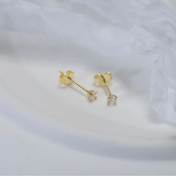 3mm 0.1Ct GRA VVS1 Certified Diamond Screw-in Sterling Silver Studs - Picture 4 of 16